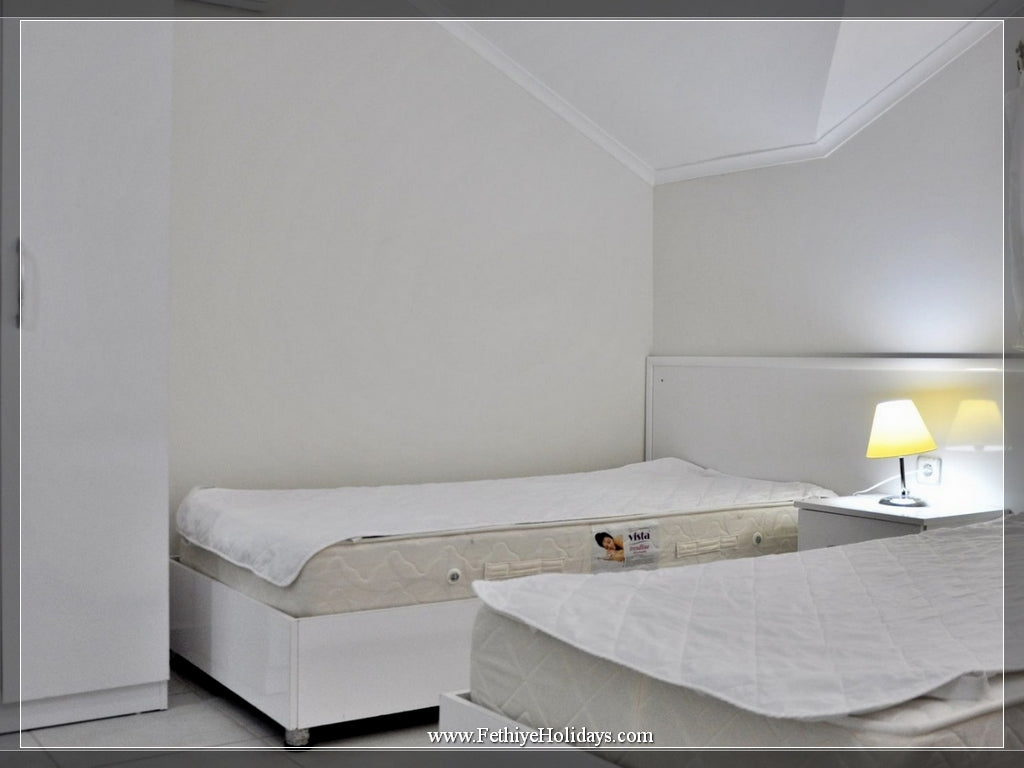 A13-ANGEL VOLVO C4 APARTMENT (4 PAX)