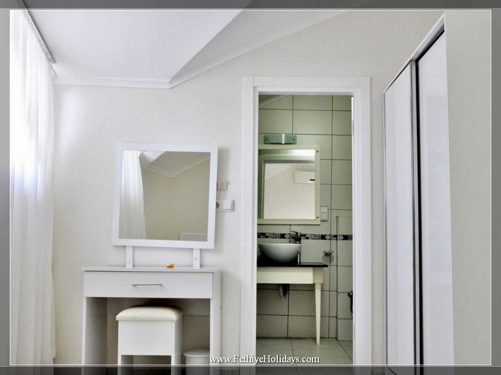 A13-ANGEL VOLVO C4 APARTMENT (4 PAX)
