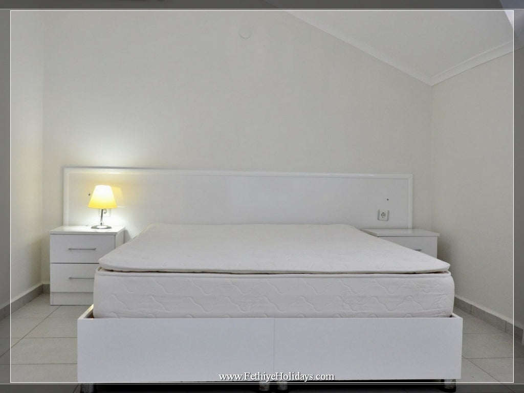 A13-ANGEL VOLVO C4 APARTMENT (4 PAX)