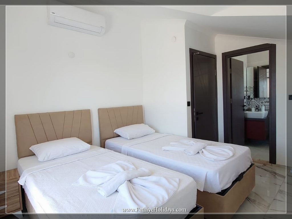 A16-ANGEL RUKE VILLAS ( 8-PAX)
