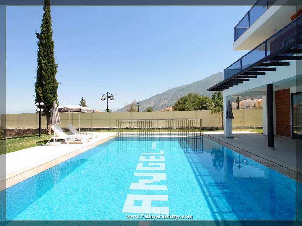 A16-ANGEL RUKE VILLAS ( 8-PAX)