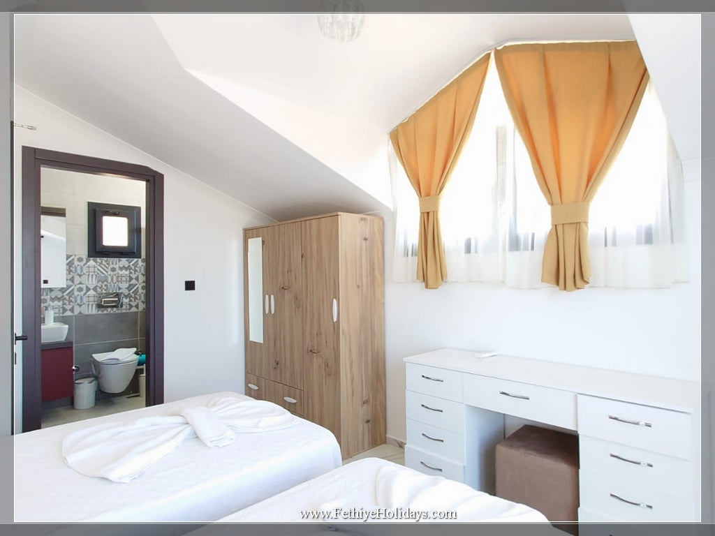 A16-ANGEL RUKE VILLAS ( 8-PAX)